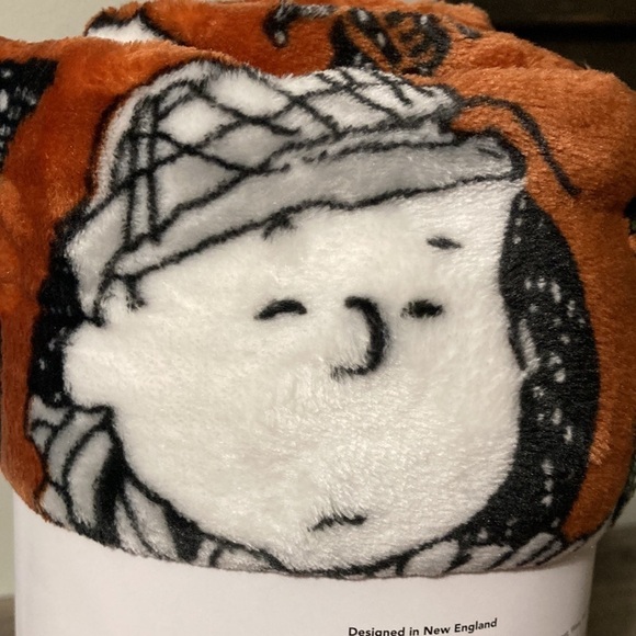 PEANUTS CHARACTERS HALLOWEEN CIRCLES  50 X 70 PLUSH THROW - Picture 8 of 11